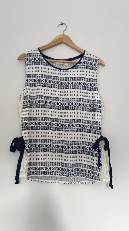 Grace & Mila Paris Sleeveless Top Size M – Navy Geo Print Lace Side Ties