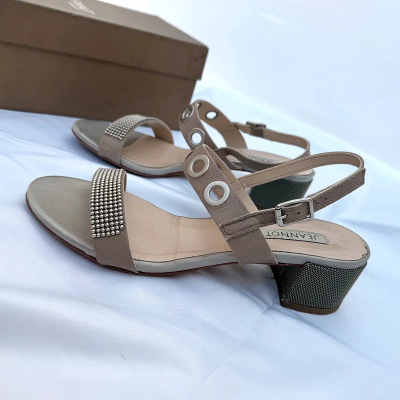 Jeannot Italy Tiger Pluma Suede Block Heel Sandals EU39 Taupe Crystal Eyelet Pre-loved - Image 3