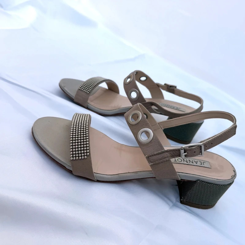Jeannot Italy Tiger Pluma Suede Block Heel Sandals EU39 Taupe Crystal Eyelet Pre-loved - Image 4
