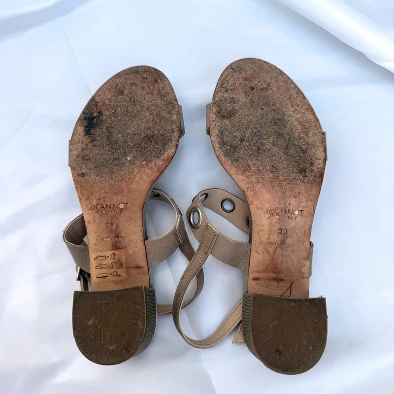 Jeannot Italy Tiger Pluma Suede Block Heel Sandals EU39 Taupe Crystal Eyelet Pre-loved - Image 10