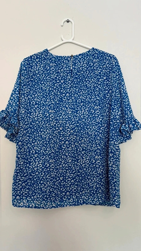 BNWT Sosandar Blue Animal Print Ruffle Sleeve Blouse UK 14 RRP 49 - Image 2