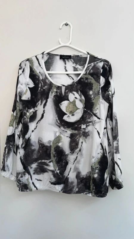Intown White Green Black Floral Print Top UK 8-10 Keyhole Neck