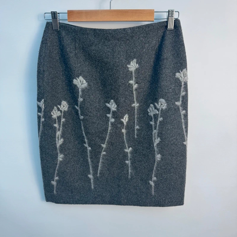 Oasis Charcoal Grey Wool Mini Skirt Ivory Rose Embroidery Back Split UK 10 Long