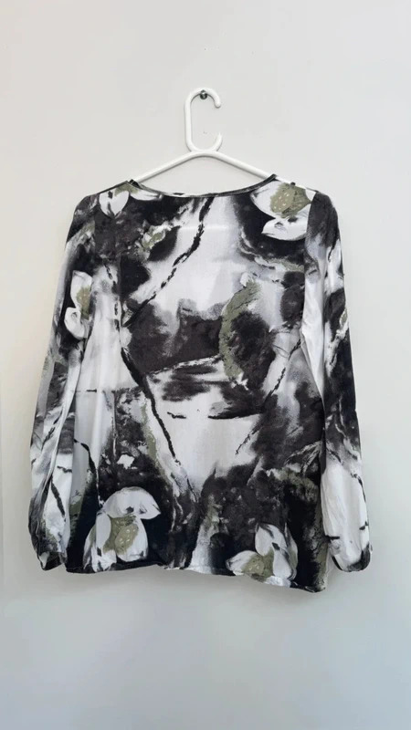 Intown White Green Black Floral Print Top UK 8-10 Keyhole Neck - Image 7