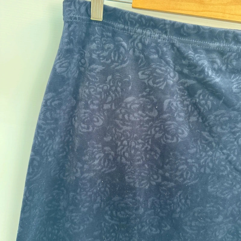 Classics Skirt UK 16 Black Embossed Floral Velvet Midi Stretch Waist - Image 4