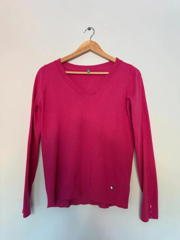 United Colors of Benetton Jumper UK 8 Bright Pink V-Neck Button Detail Fine Knit