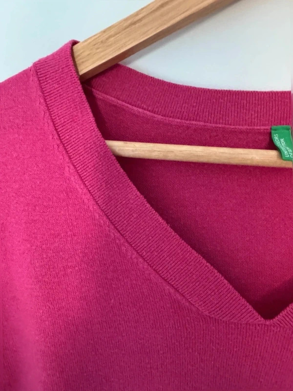 United Colors of Benetton Jumper UK 8 Bright Pink V-Neck Button Detail Fine Knit - Image 3