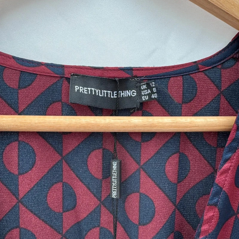 PrettyLittleThing BNWT Geo Print Wrap Midi Dress Burgundy Navy UK12 Belted - Image 3