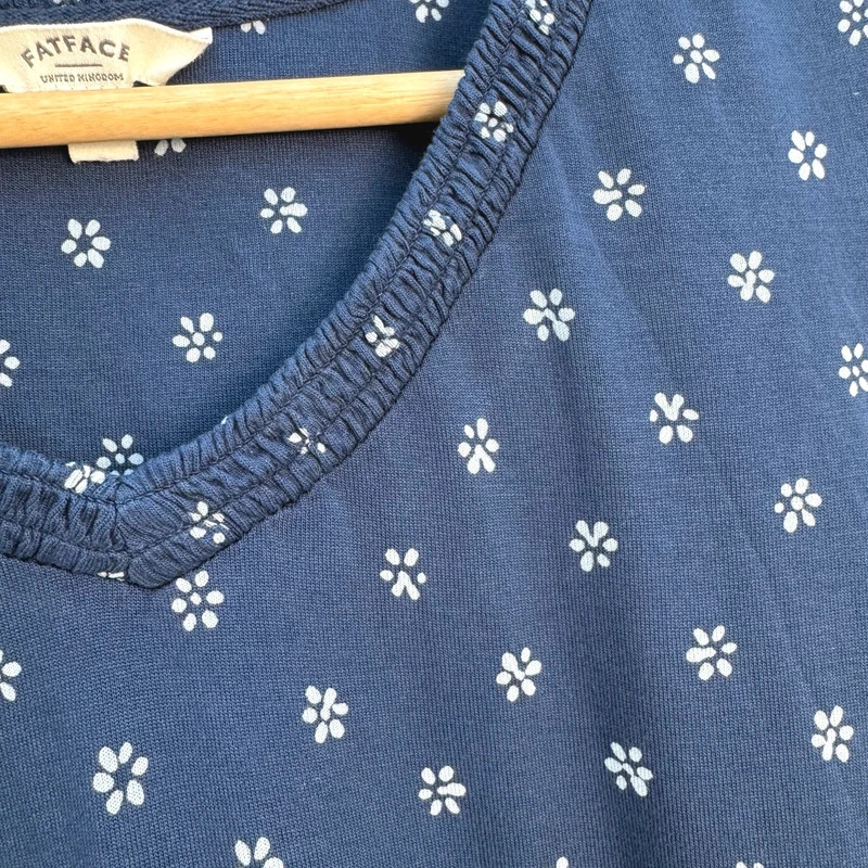 FatFace Navy Ditsy Floral Jersey Dress | Size 10 | V-Neck Border Print Hem | 100% Viscose - Image 4
