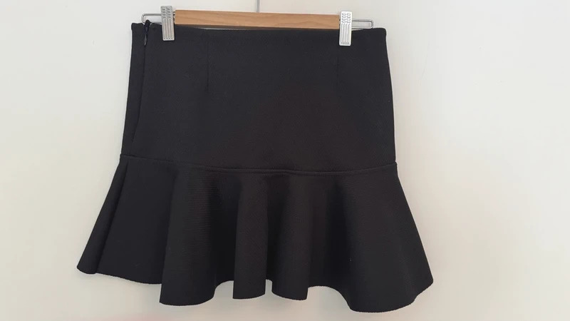 H&M Black Textured Flounce Mini Skirt Size UK 8 - Image 3