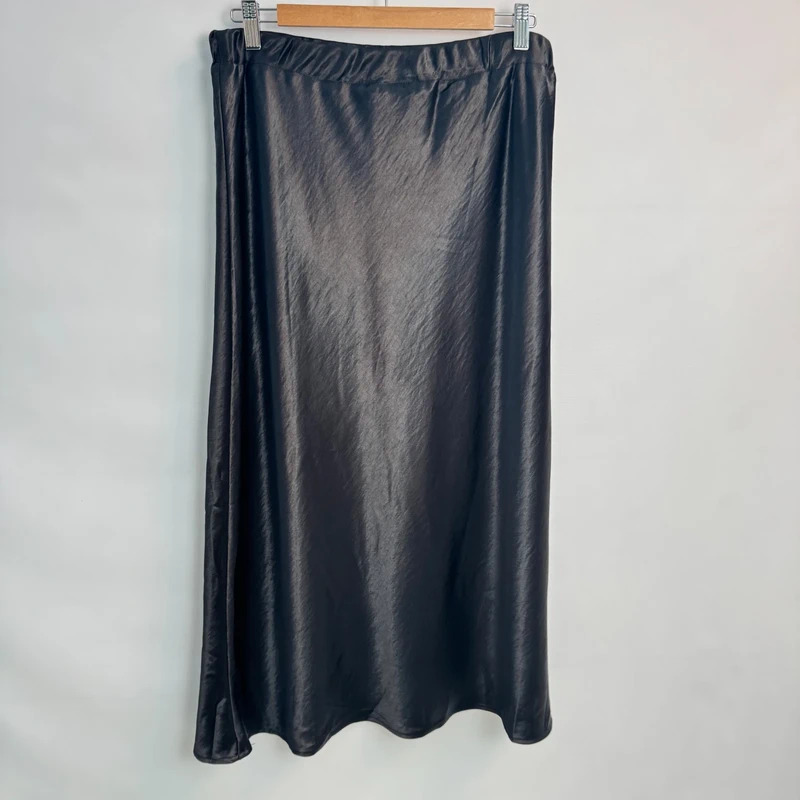 Tilley & Grace Black Satin Midi Skirt UK 12–16 Elastic Waist BNWT - Image 2