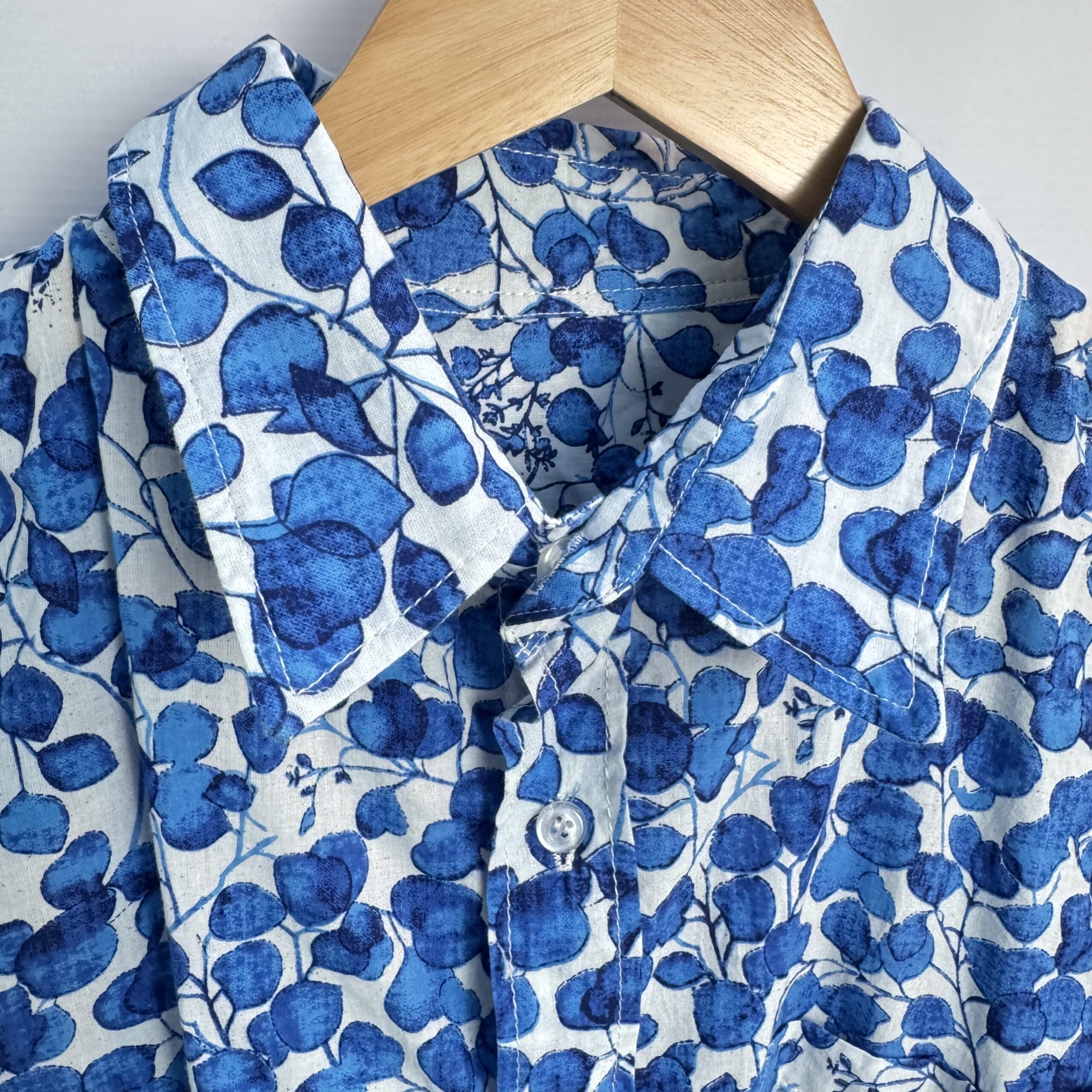 Blue Eucalyptus Leaf Print Shirt White Cotton Long Sleeve Relaxed Fit UK 12–14 - Image 3